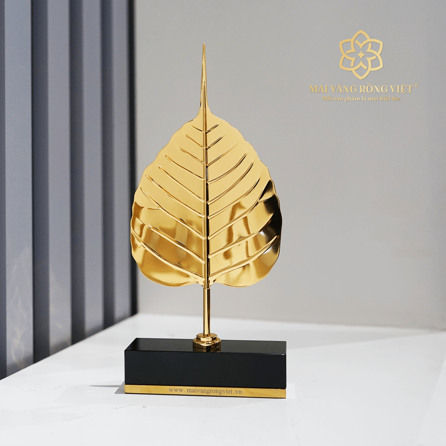 Lá Bồ Đề Hạnh Phúc Hạnh Mạ Gold Đế Pha Lê Chữ Nhật 1 Lá Bồ Đề Hạnh Phúc Hạnh Mạ Gold Đế Pha Lê Chữ Nhật