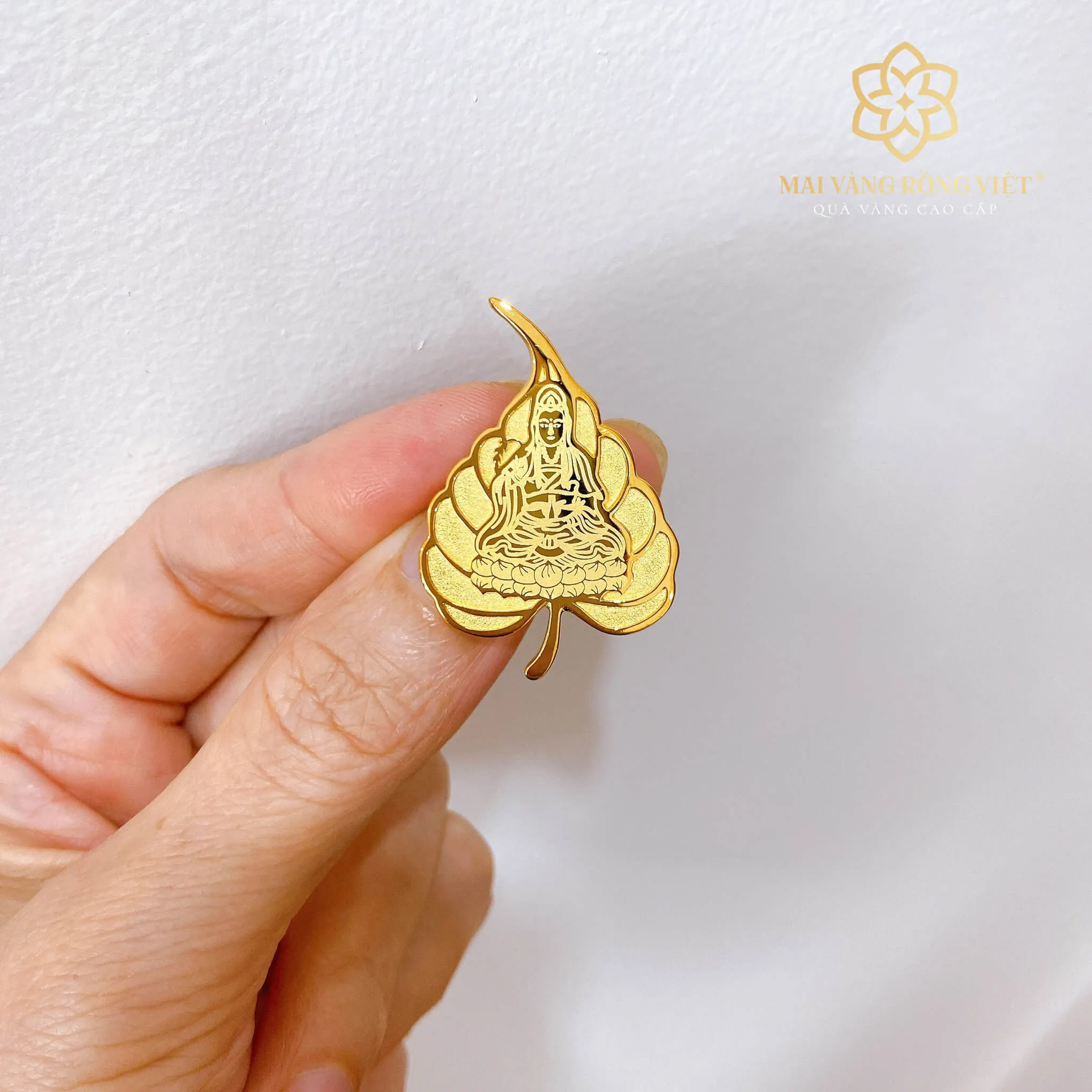 Pin Cài Áo - Quan Âm Bồ Tát Mạ Vàng 24K 1 Pin Cài Áo - Quan Âm Bồ Tát Mạ Vàng 24K